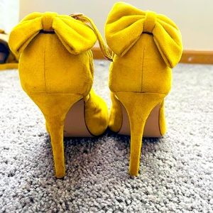 yelow shoes women hell size 9